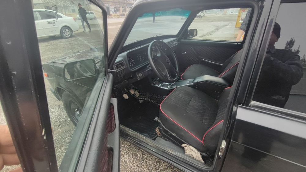 Vaz 2107 sotiladi 1984 yil