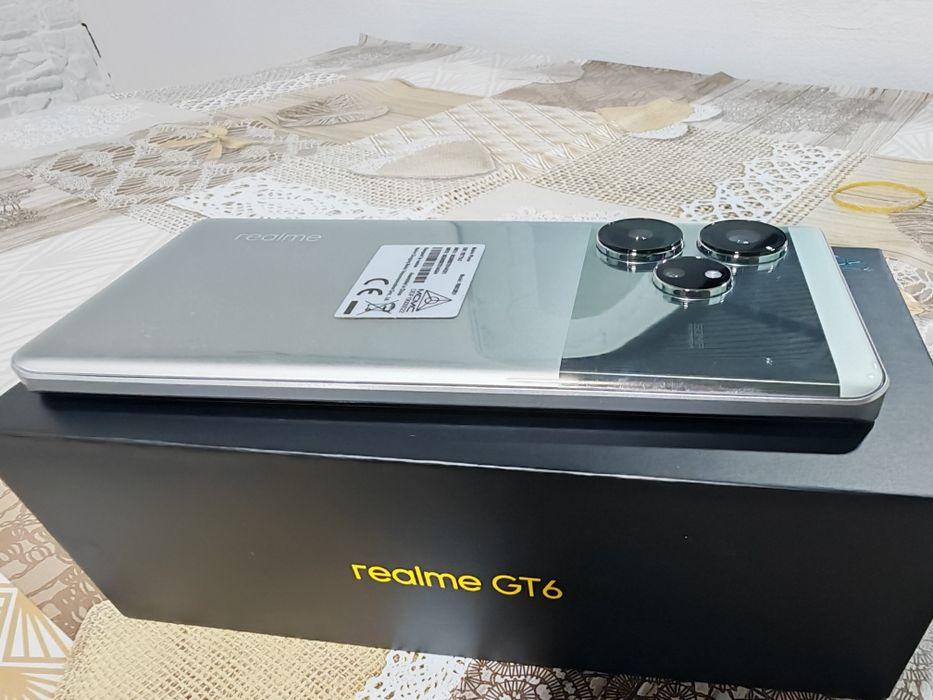 Realme GT 6 Global 12/256 GB, экран с трещиной, читайте описание!