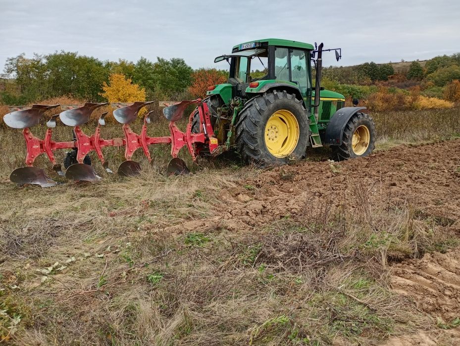 John Deere 6910 tractor