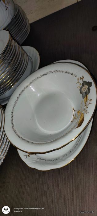 Serviciu de masă din portelann