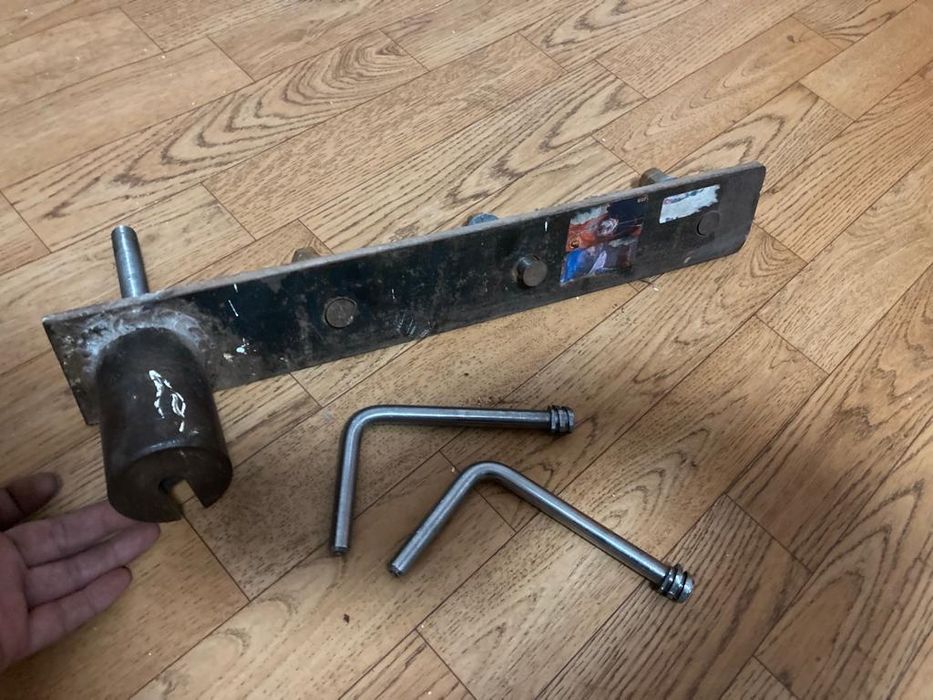 Гаражные винтовые замки