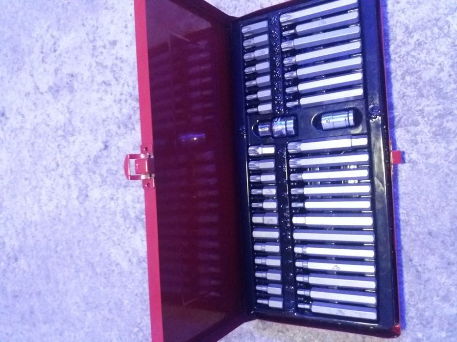 Набор инструментов и ключей. Шестигранников и звездочек