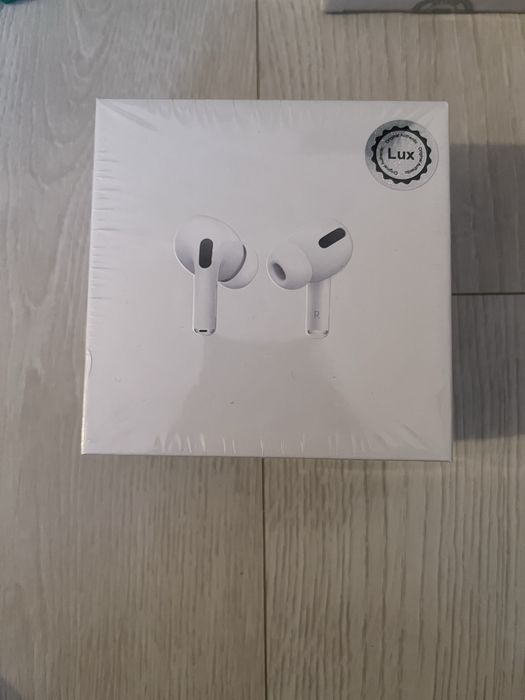 Наушники и зарядка