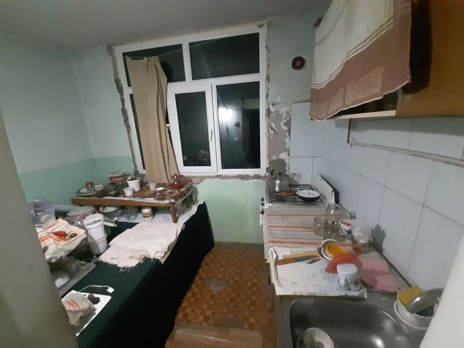 Продаётся квартира 1в2/2/2 своя 43м²
1 ком. переделанная в 2х. 
Больш