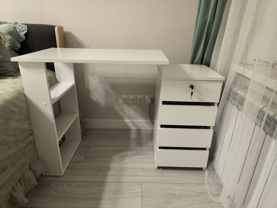 Продам стол письменный