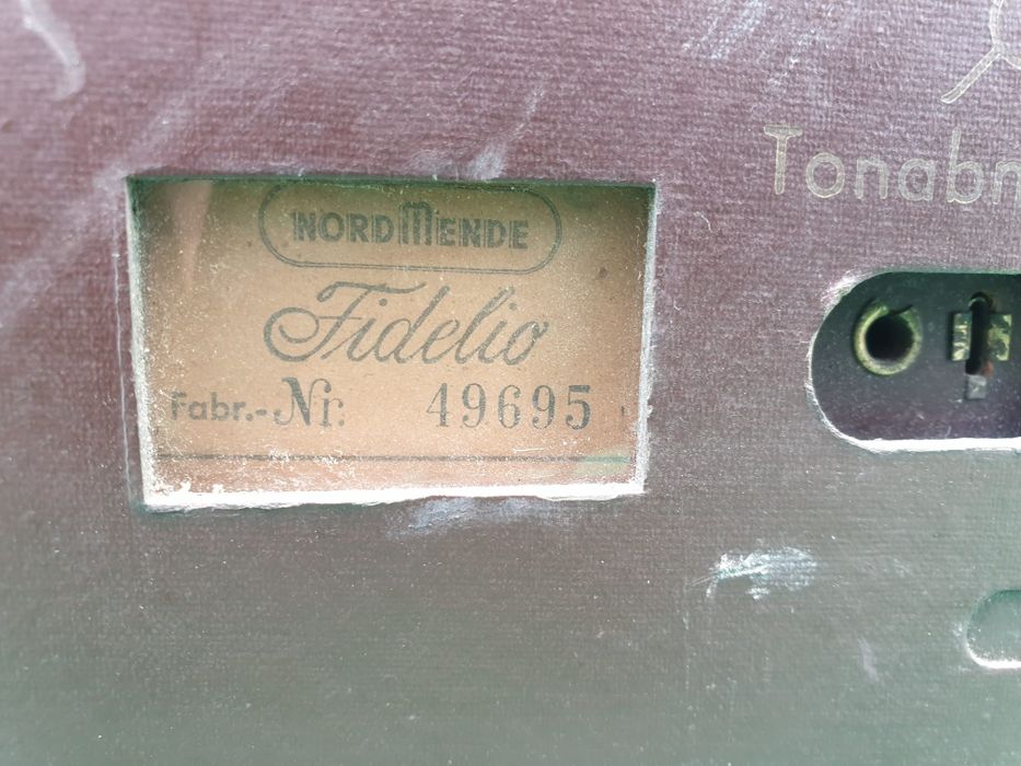Vând Radio Nordmende model Fidelio-functional,made Germany  1954-1956-