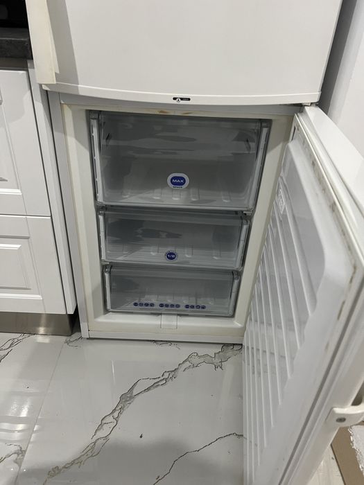 Vand frigider Whirpool