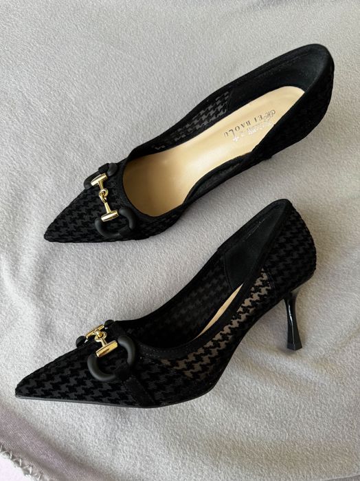 Женские черные туфли