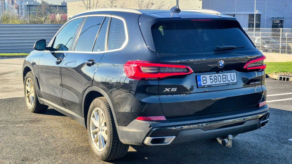 BMW X5 2.5xDrive Full Option/Panoramic/Camere360/Head up Display/Soft Close/ Carlig remorcare/HarmanKardon/2 seturi jante