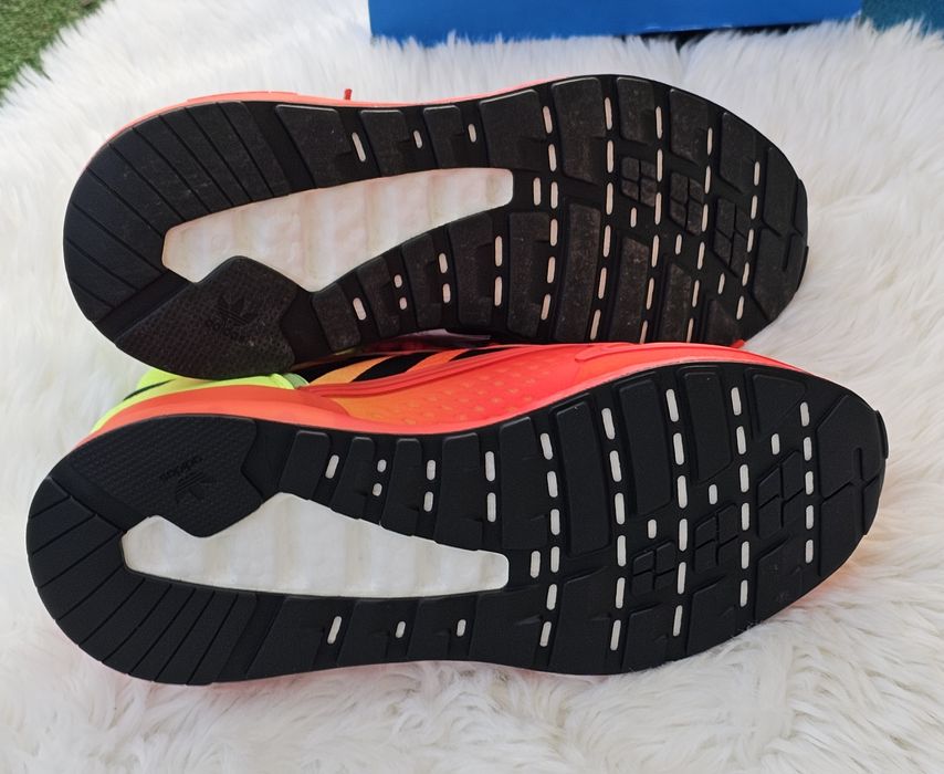 Adidas оригинални дамски сникърси нови 38/3