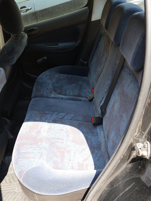 Продавам Пежо 206