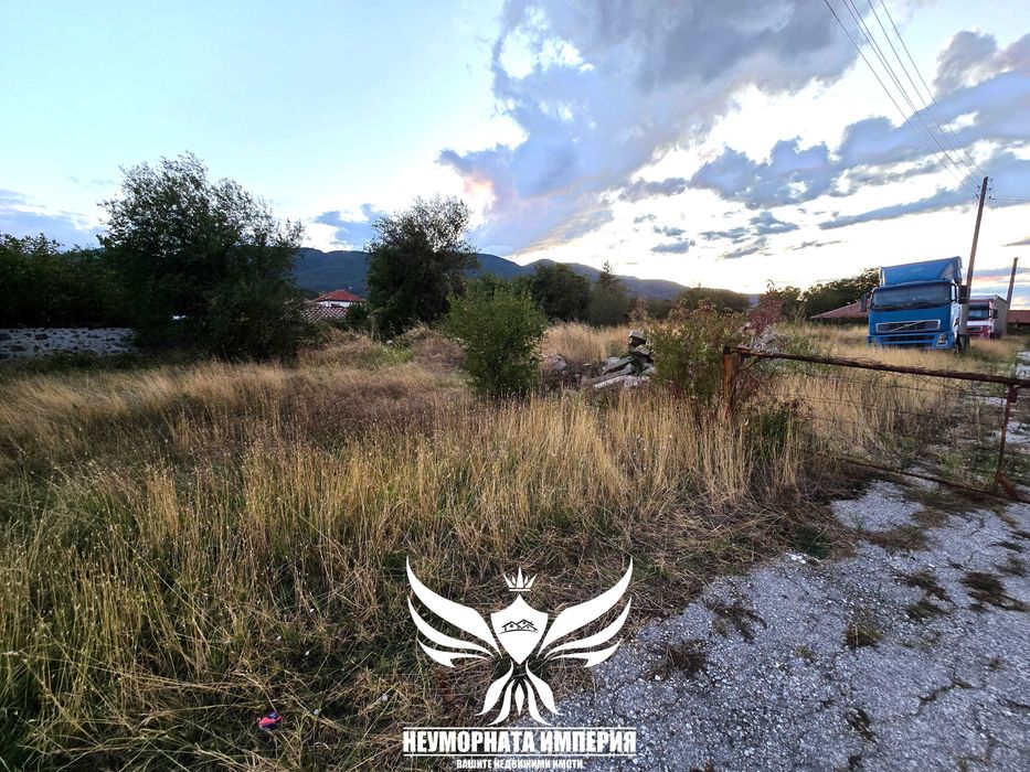 Продавам парцел 1592кв.м. в с.Долнослав, статут за НТП Стопански Двор