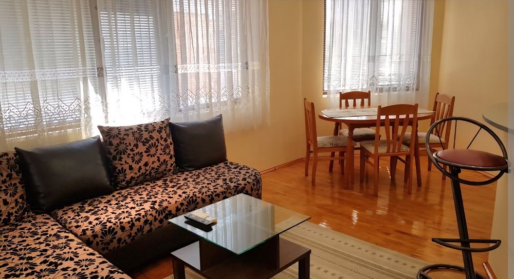 Апартамент с Две Спални под Наем - Поморие (Дългосрочно)