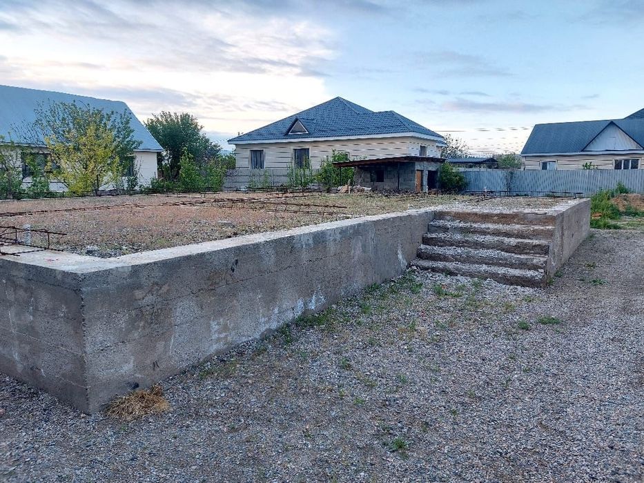 Кала ишинен жаксы уй, времянка