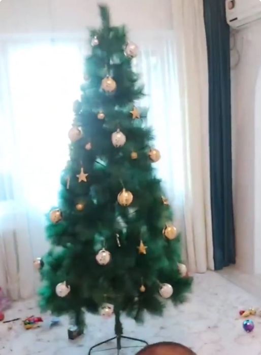 Елка искусственная  С игрушками