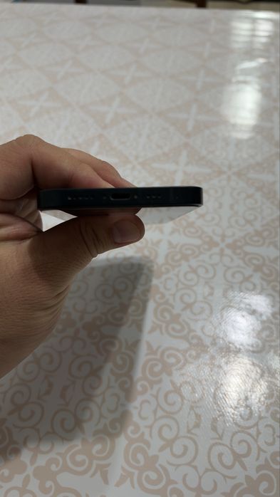 Продам iPhone 13 в хорошем состоянии