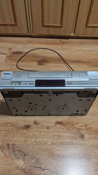 Video Casette Recorder Toshiba model V-721EG