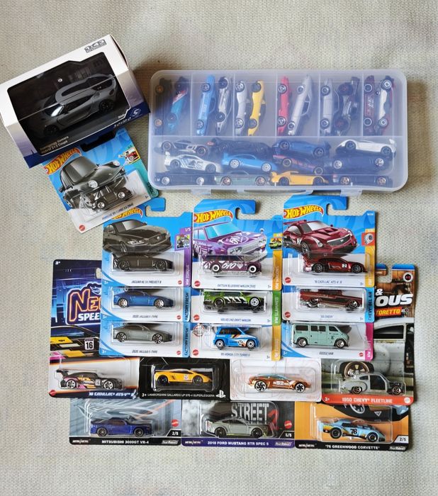 Продавам коли Hot Wheels