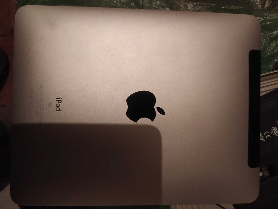 IPad продаю не работает