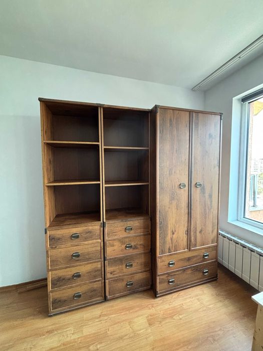 Продавам комплект  шкафове – 2 секции с рафтове и чекмеджета + гардероб