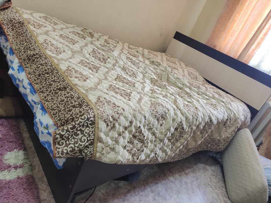 Двухспальная кровать