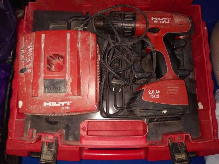 2 Mașini înșurubat, găurit HILTI