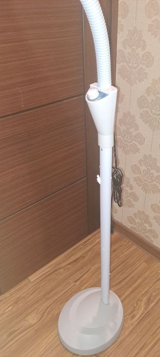 Лампа с лупой и подсветкой на штативе для косметолога / lashmaker