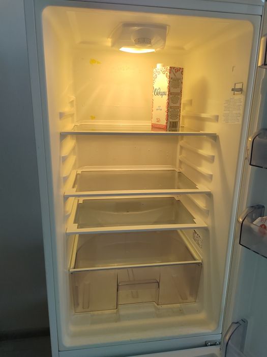 Холодильник в хорошем состоянии.