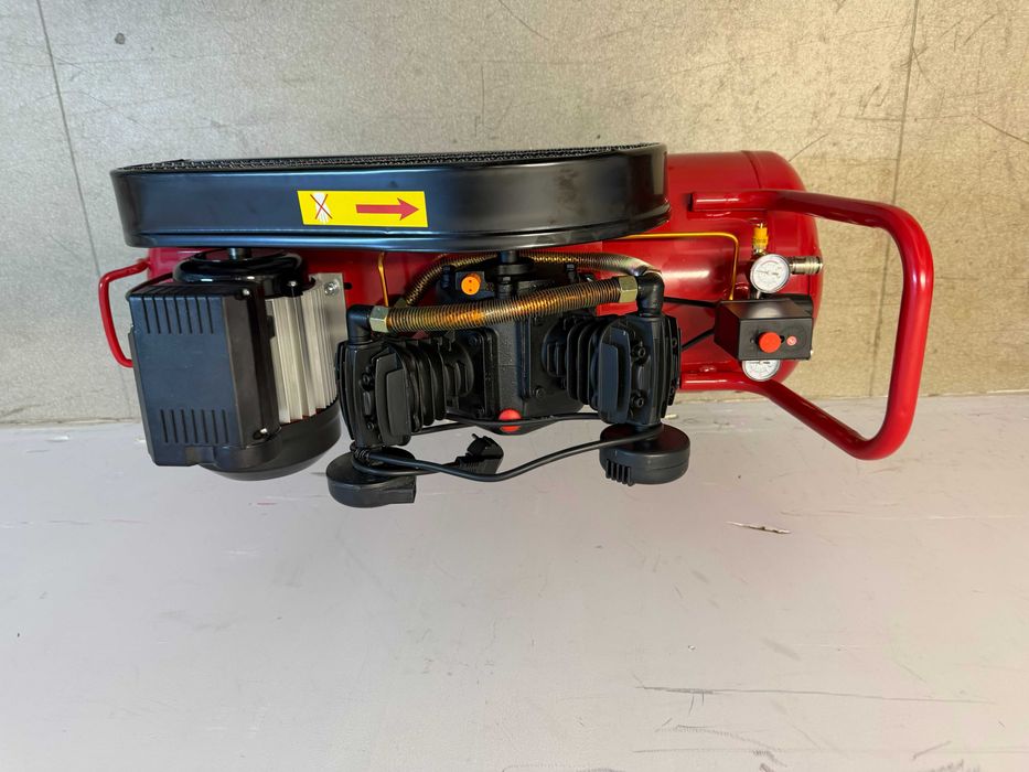 Компресор 100L 1.5kW 170L/min 2цил. ремък RD-AC17/ Генератор за ток