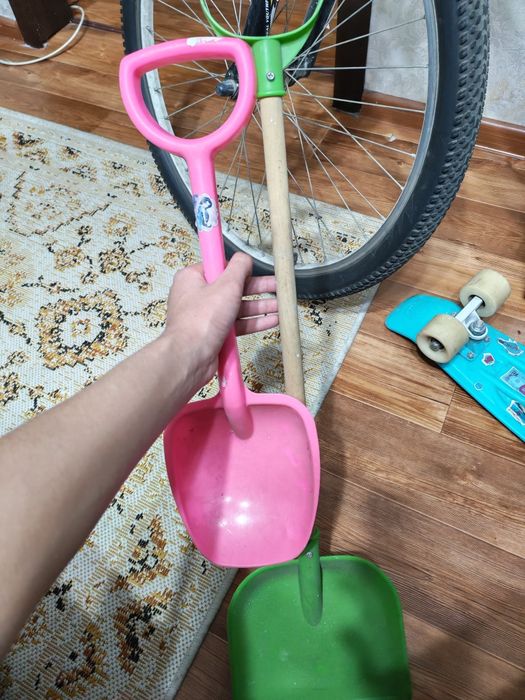 Игрушечные лопаты