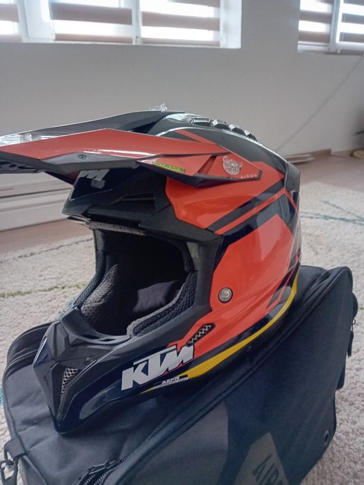 Vând cască Airoh aviator 3 ktm edition