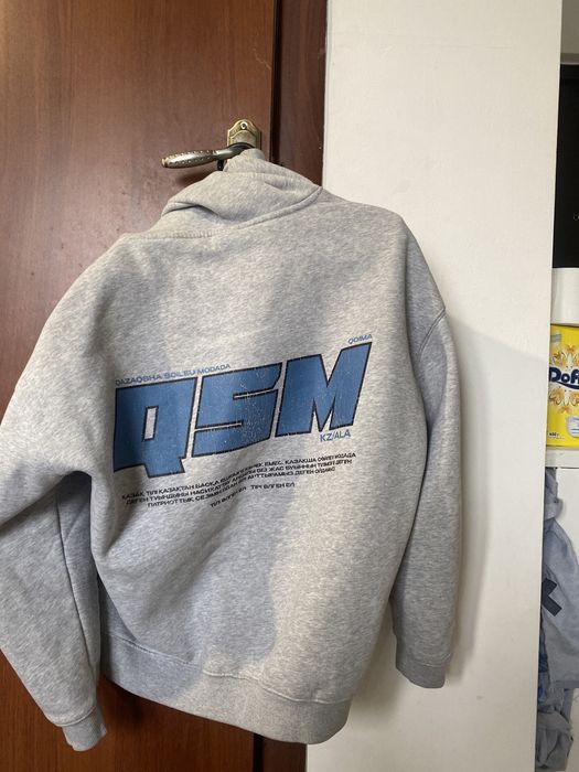 Белые худи от qoima