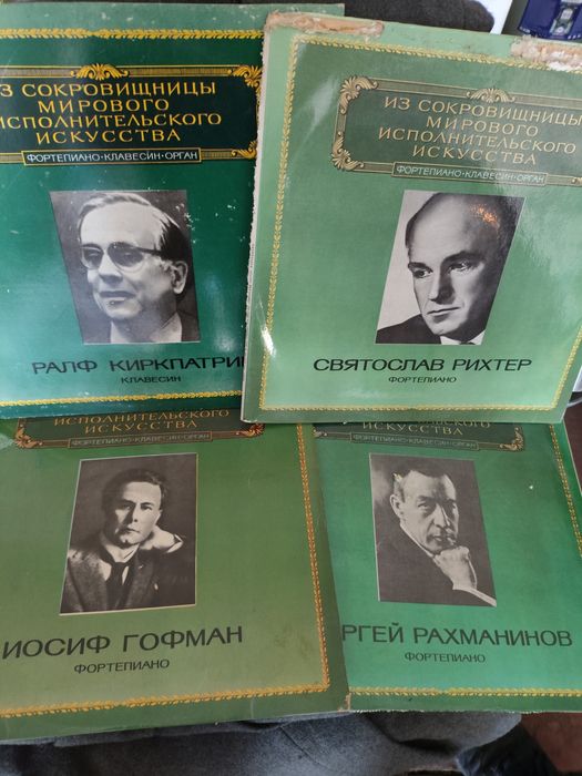 Пластинки виниловые, симфонии, фортепиано..