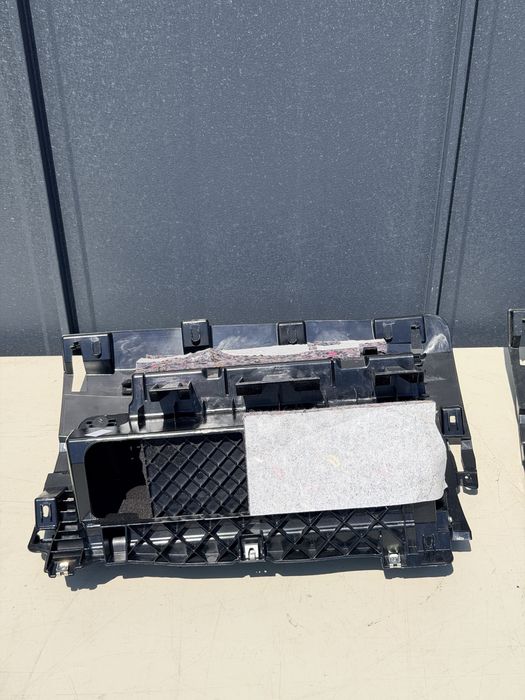 Torpedou BMW X1 E84 Crem / Negru volan stanga