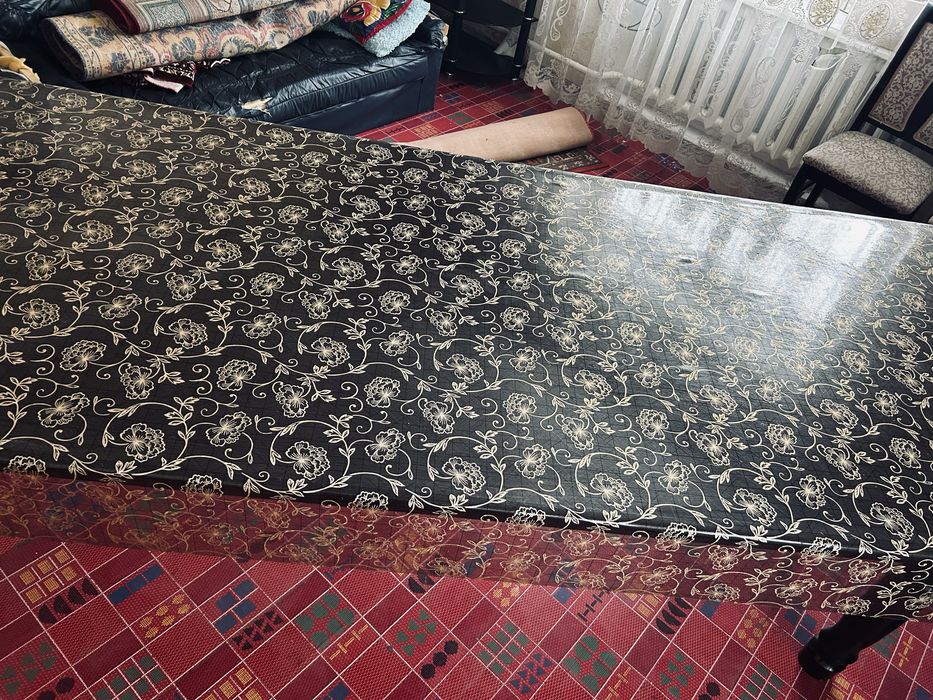 Стол со стульями