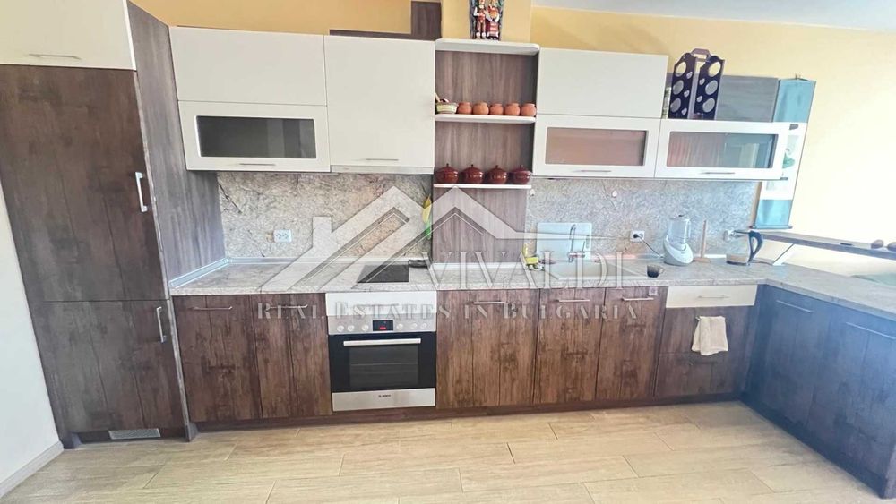 Дава се под наем Тристаен апартамент в к.к. Св.Св. Константин и Елена - 110 кв.м за 800 € - Снимка #3