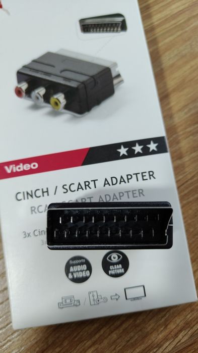 Adaptor video Vivanco RCA/SCART.