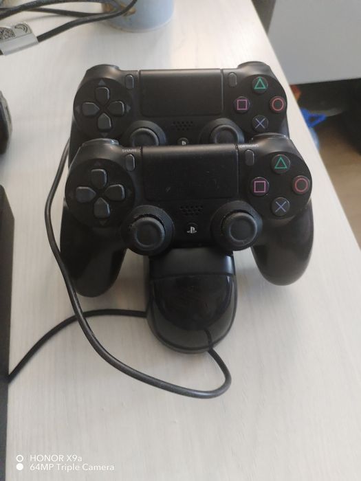 Продам игровую приставку  Sony 4
