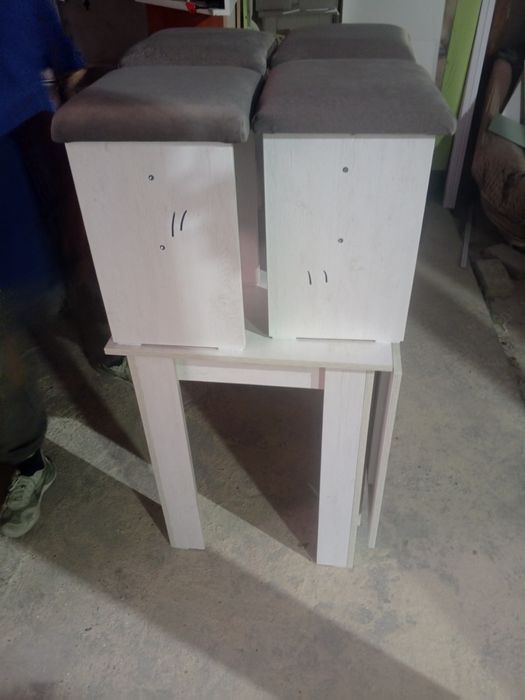 Продам кухонный стол.