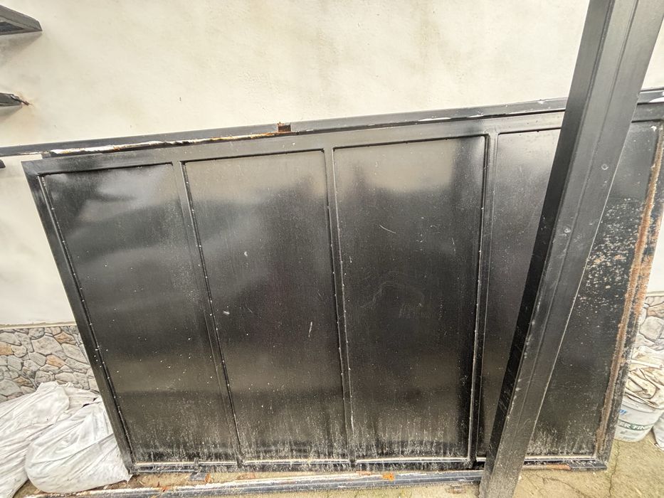 гаражна метална врата