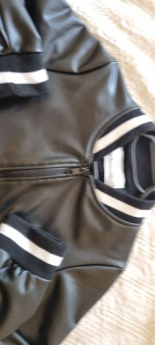 Яке за момиче, еко кожа