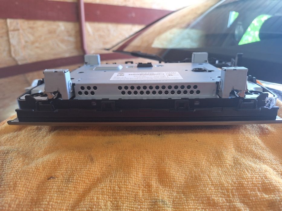 Vând display navigație cu rama Volkswagen golf 7