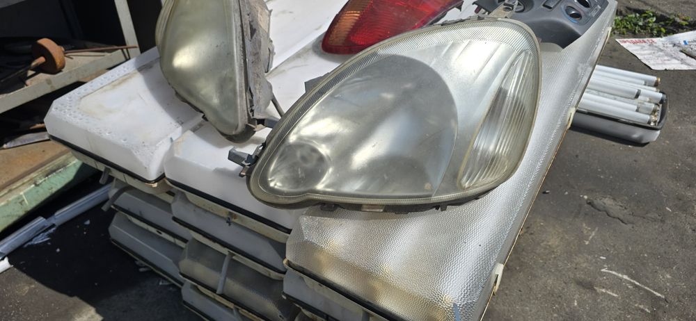 Фарове за Toyota Yaris 2000г