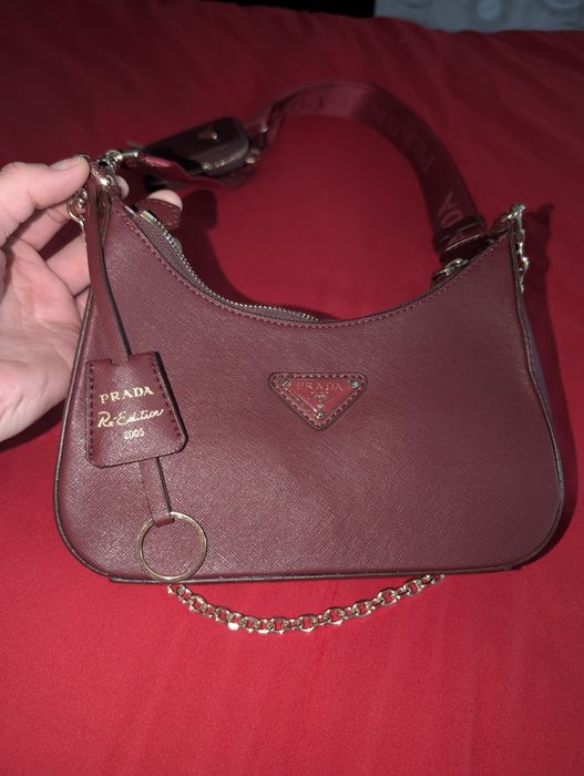 Продам сумку кросс боди бренд Prada Re-Edition 2005