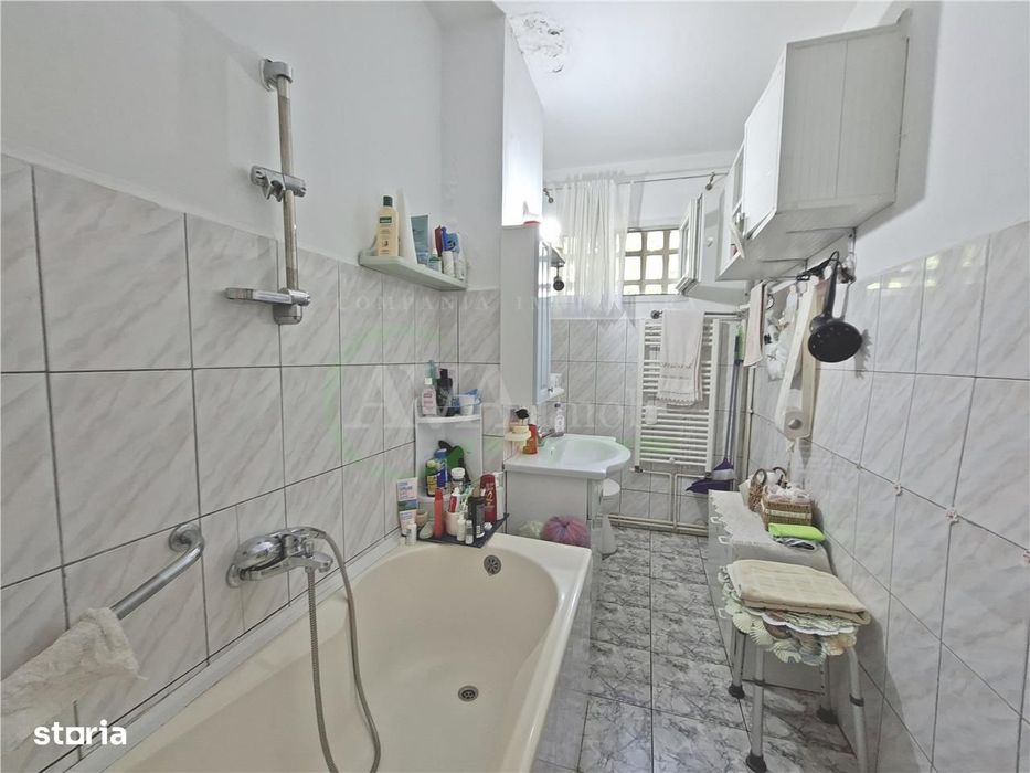 Apartament 3 camere semidecomandat | Etaj 1, zona Centrala, Bacau