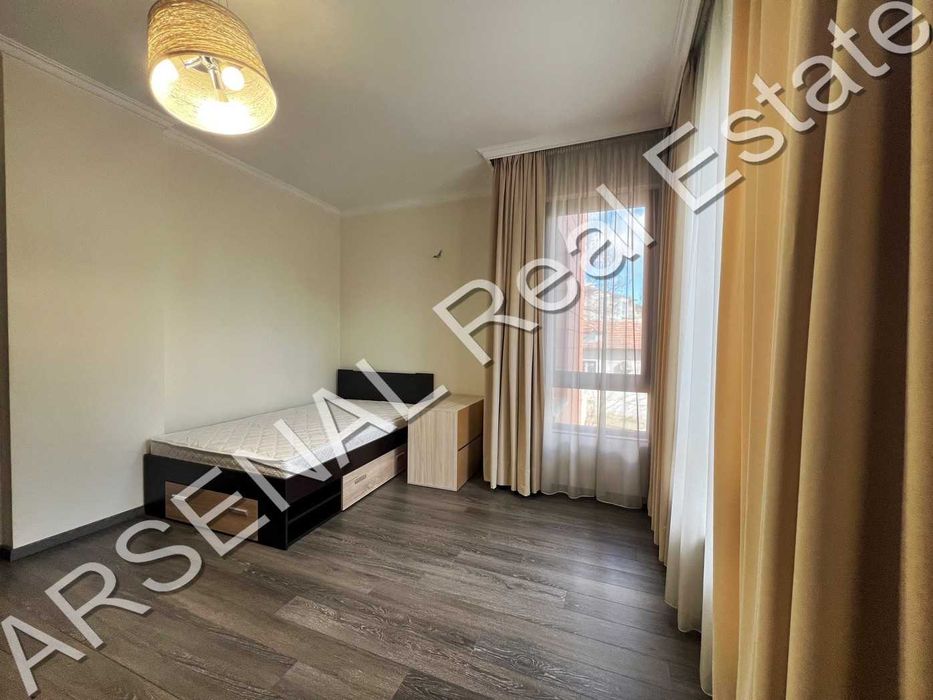 Тристаен апартамент под наем в ЕСТЕ, Изток