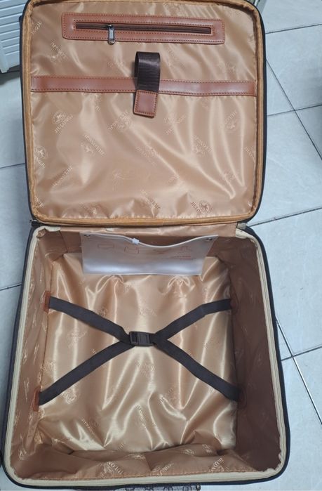 Продам чемодан с сумкой