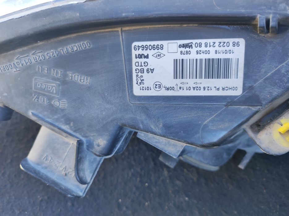 Ляв фар за Пежо-208