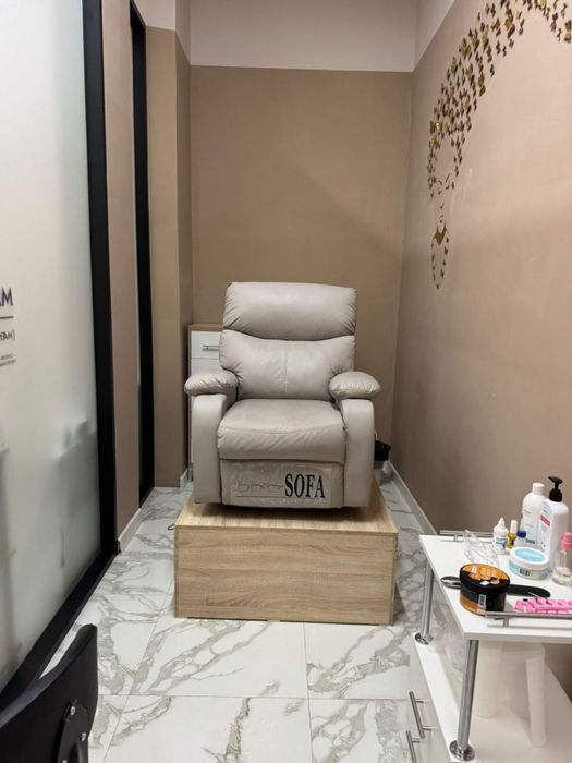 Продаю реклайнер с подиум