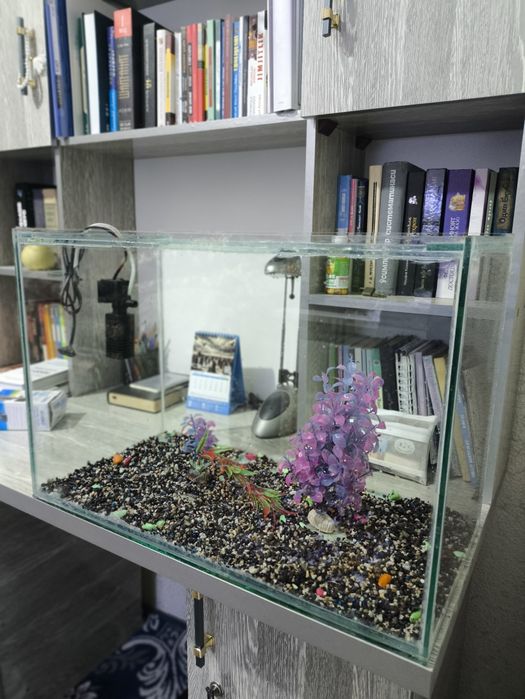 Akvarium sotiladi razmeri 60 ga 40 Eni 30 sm